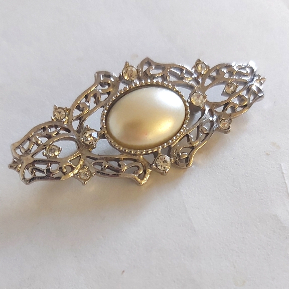 Michelle Lynn elegant Silver and Cream Brooch